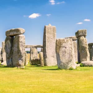 Stonehenge, un site emblématique du Royaume-Uni, idéal pour des visites culturelles authentiques avec TMR Voyages.