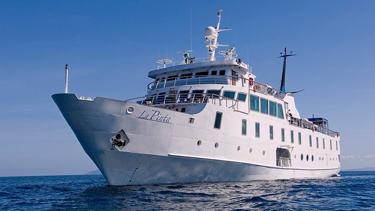 Croisière de luxe à bord du navire TMR Croisières, explorant des destinations emblématiques et offrant des expériences authentiques.